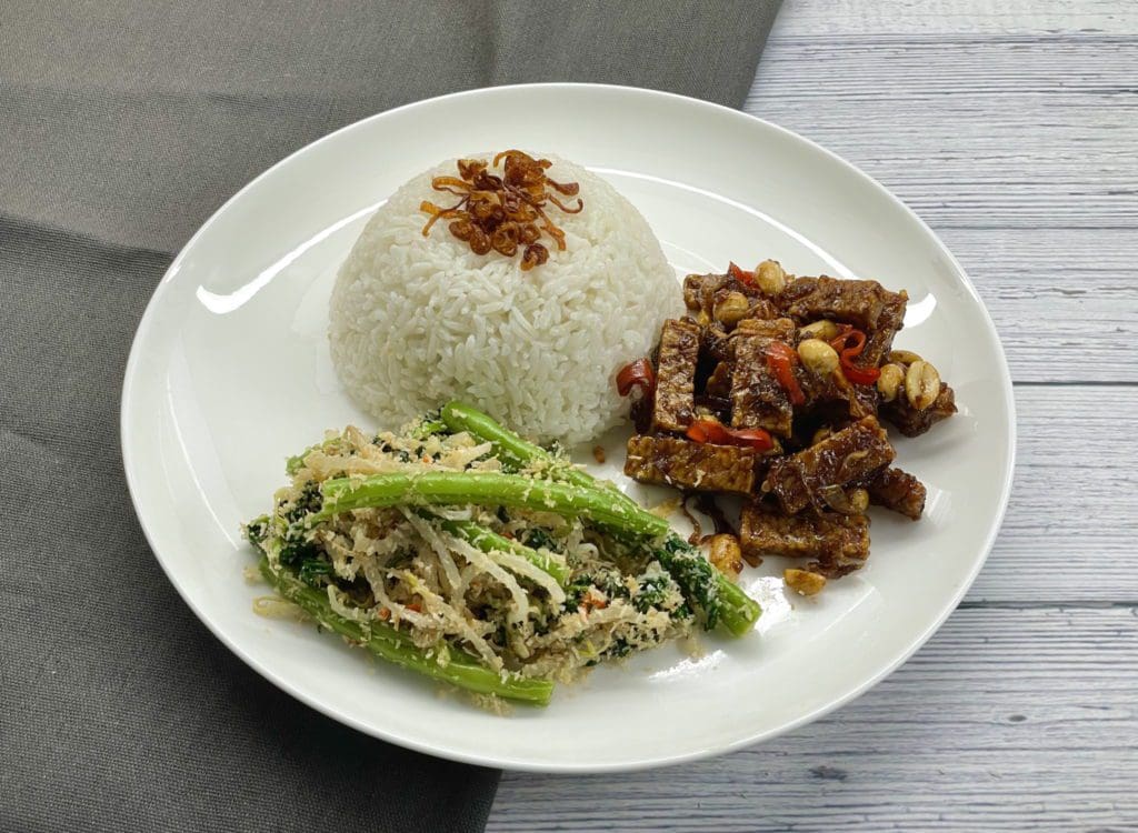 Kering Tempeh, Urap Sayur, Coconut Rice