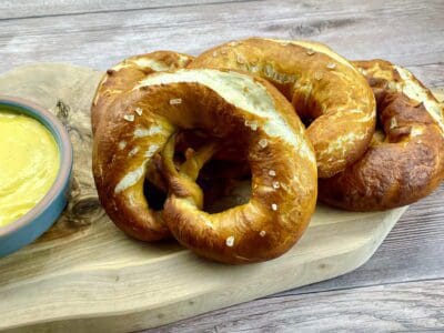 Read more about the article Vegan Soft Pretzels (Brezn)