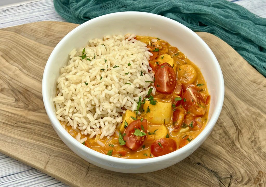 Vegan Moqueca served with Brazilian white rice, fresh cherry tomatoes and a squeeze of lime juice.