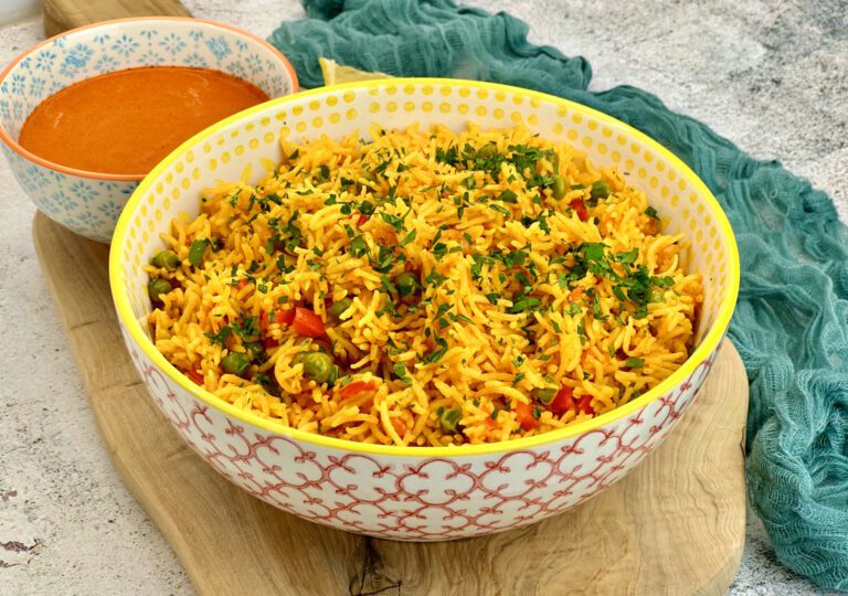 African-Style Rice, an easy recipe to make a rice side dish more flavourful and vibrant. White basmati rice, flavoured with onions, smoked paprika and turmeric.